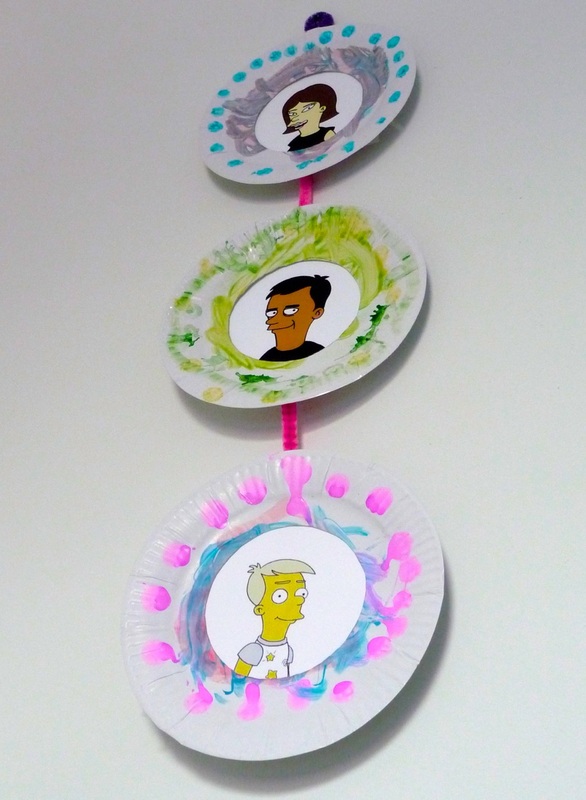 Paper plate picture frames